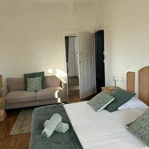 https://ocottage-suite-familiale.hotels-rhonealpes.com